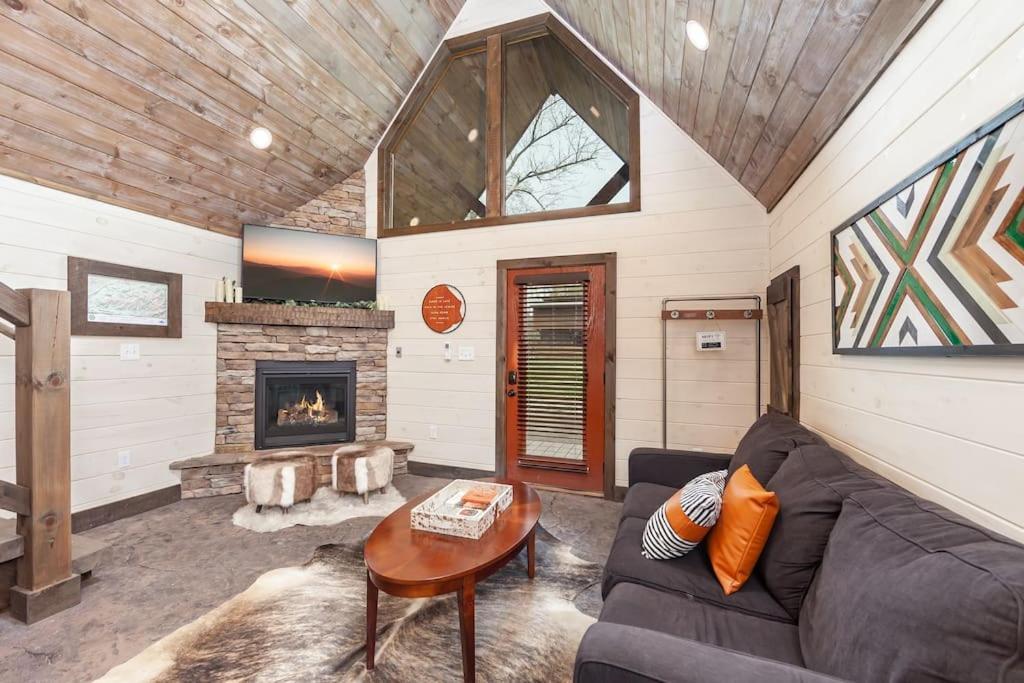 Romantic A-Frame Private Hottub Firepit Neargsmnp 塞维尔维尔 外观 照片