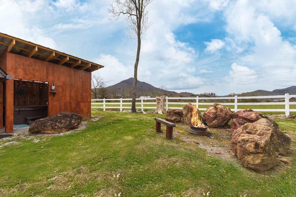 Romantic A-Frame Private Hottub Firepit Neargsmnp 塞维尔维尔 外观 照片